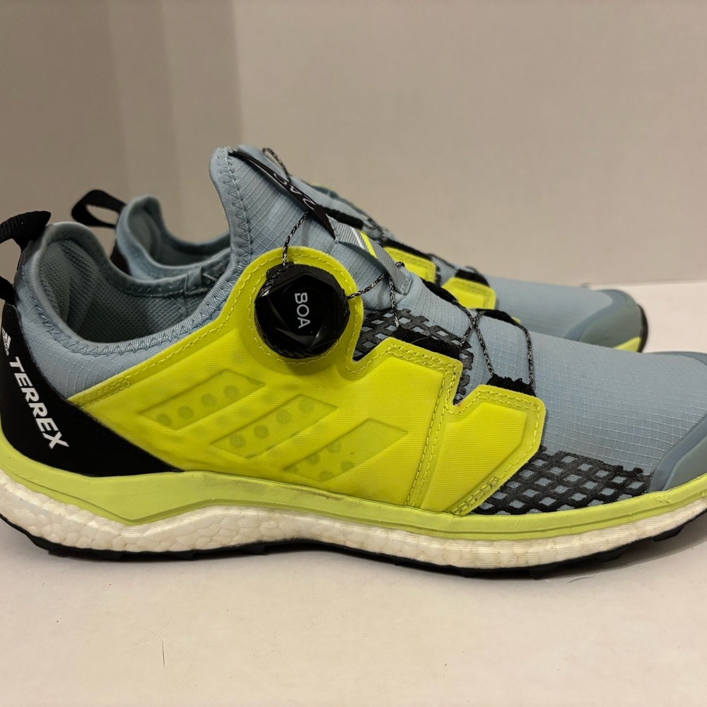 Adidas Terrex Light Blue and Neon Yellow Shoes Womens size 10 Nice Condition